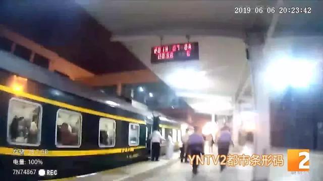 男生乘火車發現女生要坐40小時硬座