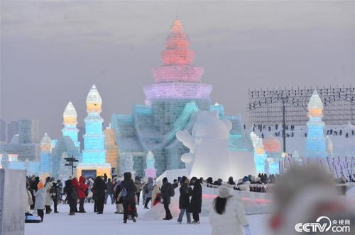 冰雪大世界開園 游客裹棉被排隊