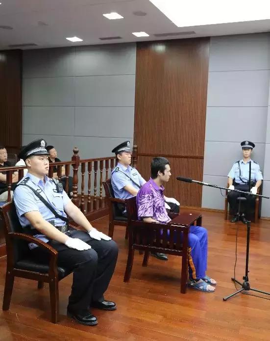 民警被刺4刀犧牲前畫面看得心痛