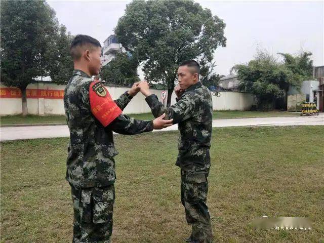 震區(qū)女孩與武警姐姐的雙向奔赴好暖