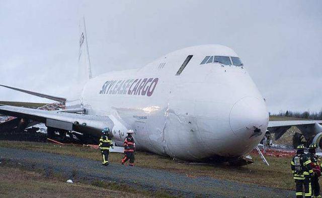 加拿大航空一客機降落也遇故障并起火